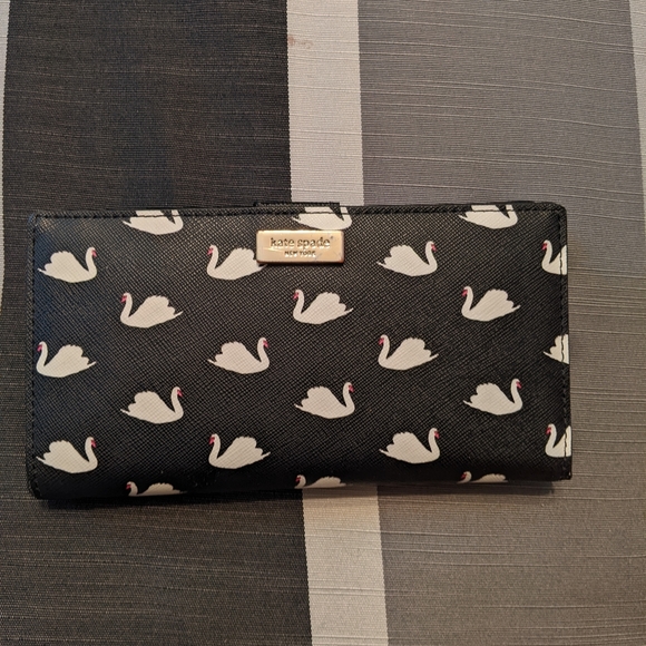 Kate Spade wallet - Picture 1 of 3